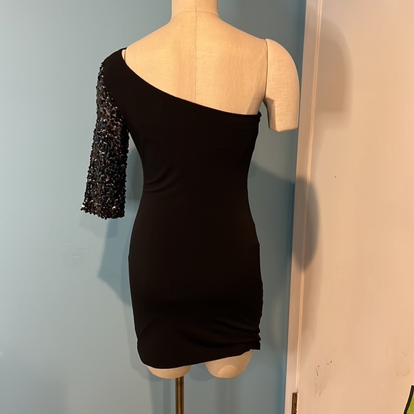 Size small little black dress with sequins Euc - Picture 2 of 3